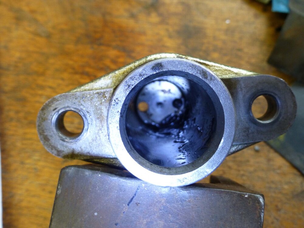 Gunge in slave cylinder.JPG