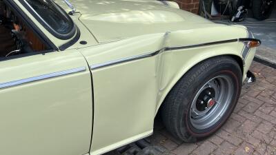 TR5 - 250 front wing strip / moulding