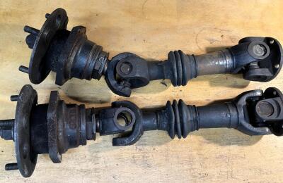Pair of TR6 Outer Axle Shaft and Hub Assembly