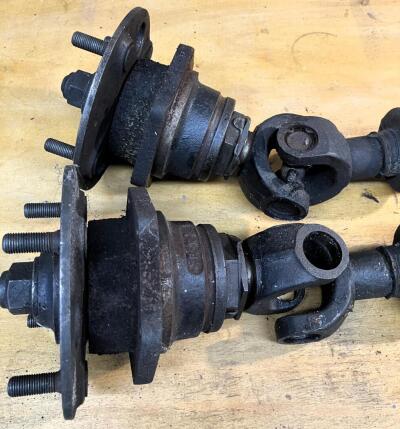 Pair of TR6 Outer Axle Shaft and Hub Assembly