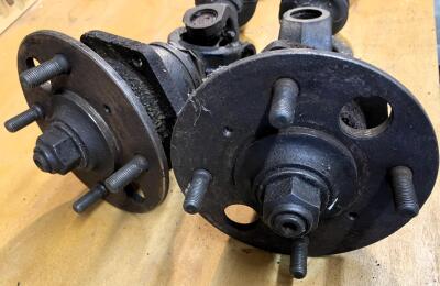 Pair of TR6 Outer Axle Shaft and Hub Assembly