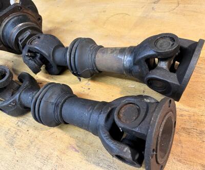 Pair of TR6 Outer Axle Shaft and Hub Assembly