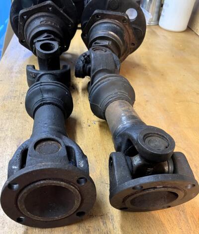 Pair of TR6 Outer Axle Shaft and Hub Assembly