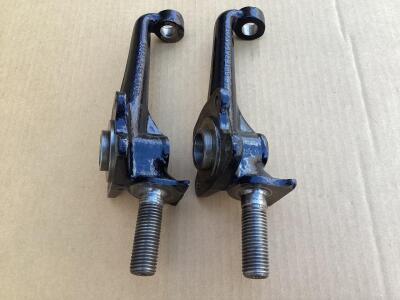 TR 2-3A  TR4.   2 OFF VERTICAL LINKS