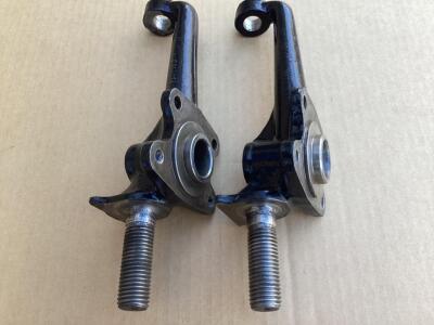 TR 2-3A  TR4.   2 OFF VERTICAL LINKS