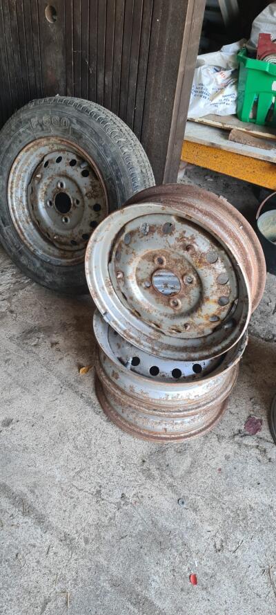 TR4 steel wheels x 4