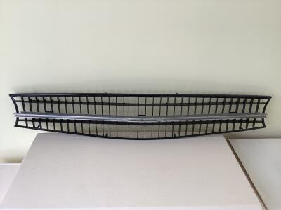 TR6 Grille