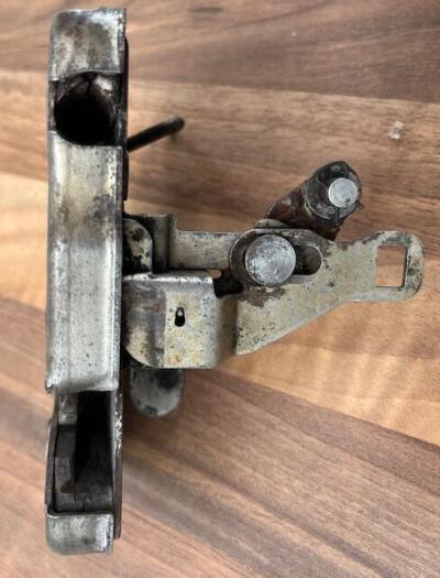 TRIUMPH TR5 TR6  RIGHT HAND DOOR CATCH LATCH