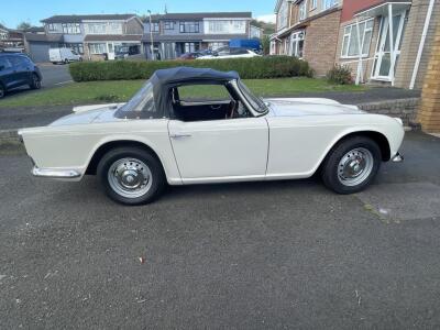 Triumph TR4 1964 White Soft Top