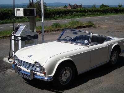 Triumph TR4 1964 White Soft Top