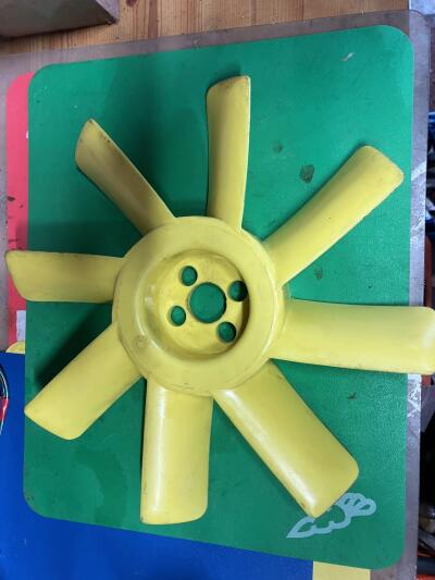 Yellow 8 Bade Fan