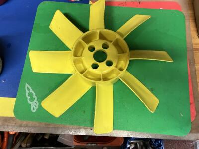 Yellow 8 Bade Fan