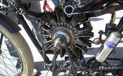 100cc radial engine (11cc per cylinder) reving to 7000 rpm and producing 7 bhp!