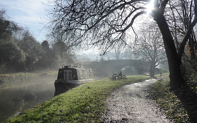Peaceful scene on the Kennet and Avon Canal