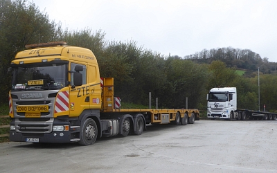 A Polish lorry about to take part of the Czech drill rig to Hungary! 