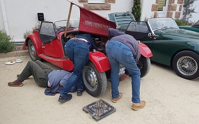 Friday morning and the Morgan getting some attention, but starter motor had failed.