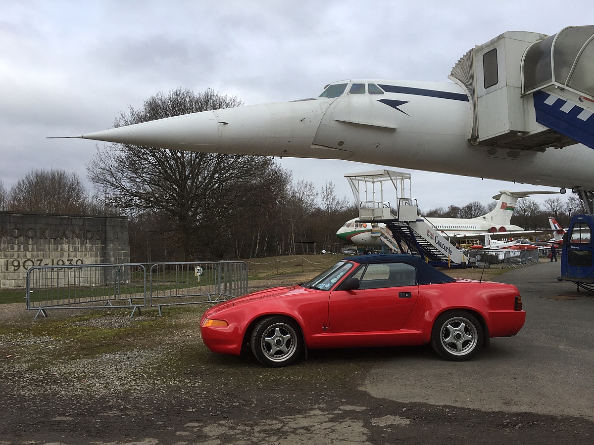Kennet Valley TR Group enjoy a hearty breakfast at Brooklands and say Hi to Concorde